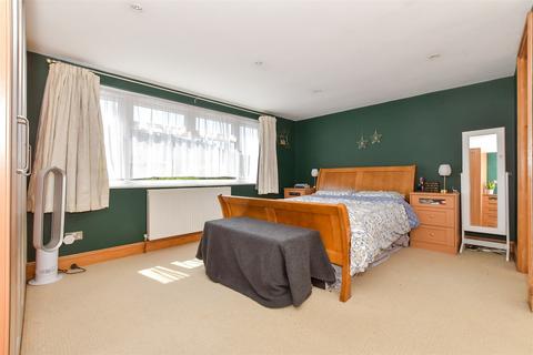 4 bedroom semi-detached house for sale, Hawthorne Close, River, Dover, Kent