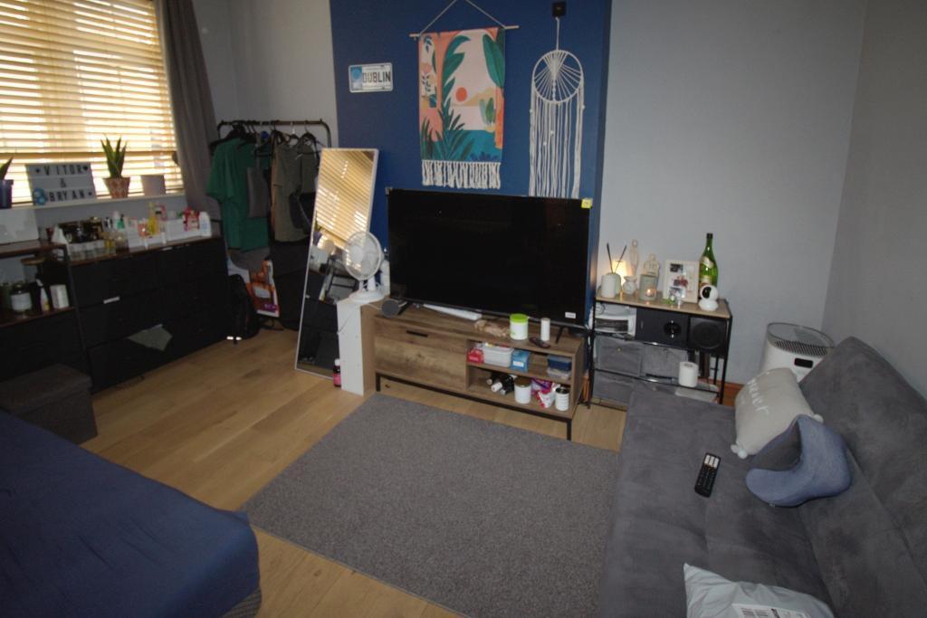 Second lounge