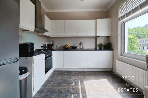 2 bedroom flat for sale, Sunbury Court, Torquay