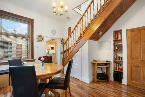 10 Leighton Crescent, Easthouses, Dalkeith, EH22 4DY