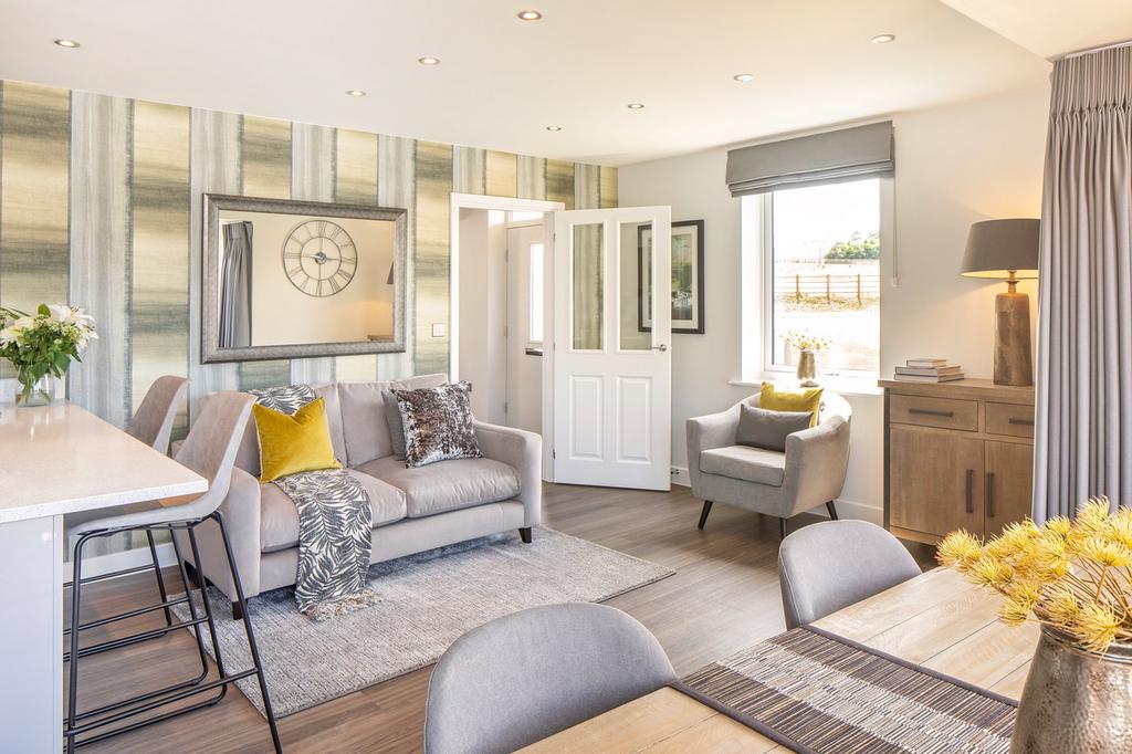 Breakfast, dining and family areas