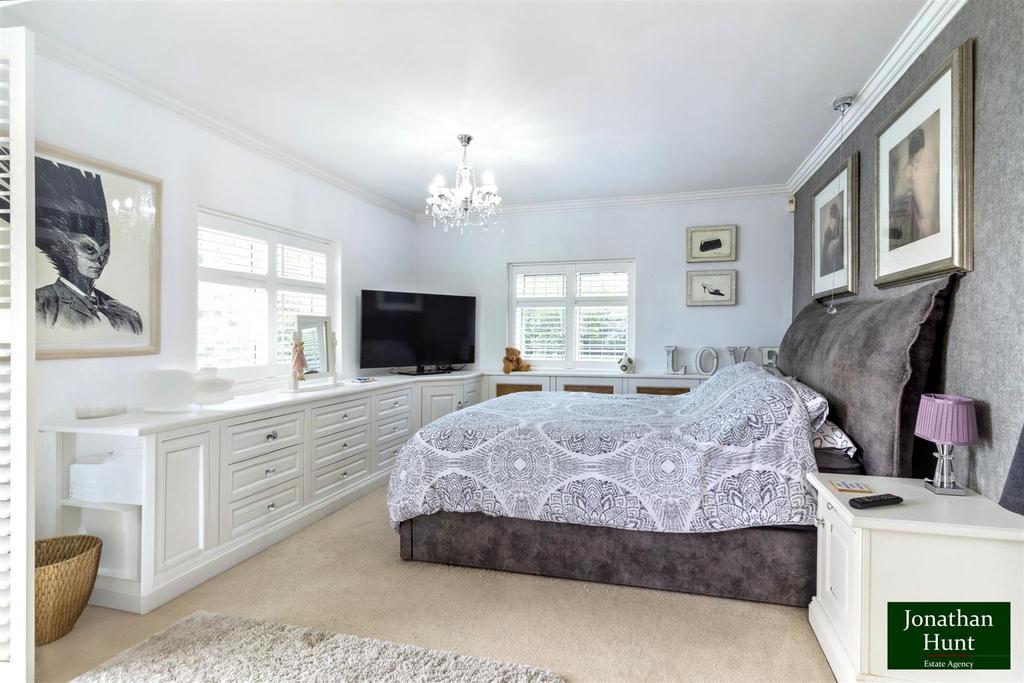Principal bedroom