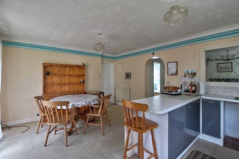 3 bedroom bungalow for sale, Weeley Road, Little Clacton, Clacton-on-Sea