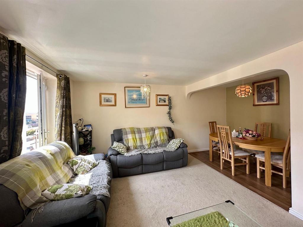 Lounge/Dining Room