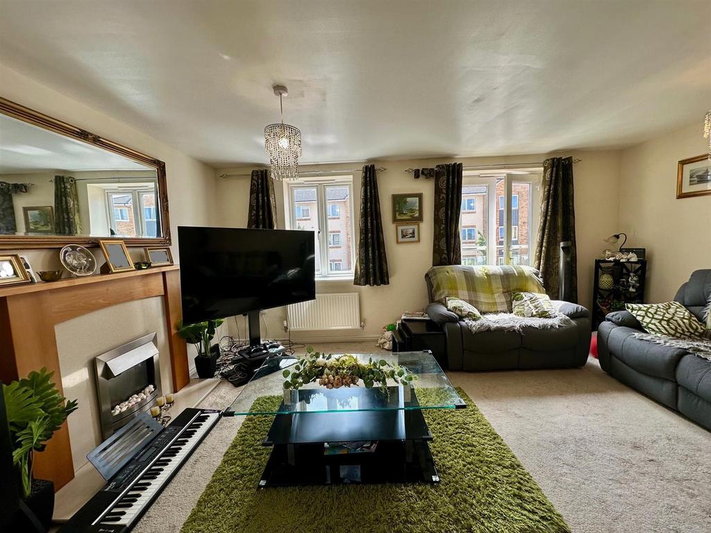 Lounge/Dining Room