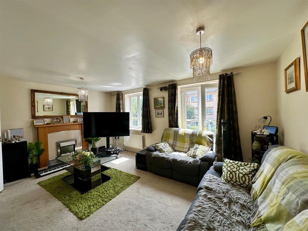 Lounge/Dining Room