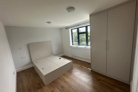 1 bedroom in a house share to rent, Pield Heath Road, Uxbridge UB8