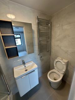 1 bedroom in a house share to rent, Pield Heath Road, Uxbridge UB8