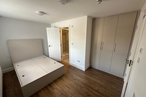 1 bedroom in a house share to rent, Pield Heath Road, Uxbridge UB8