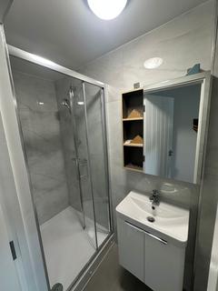 1 bedroom in a house share to rent, Pield Heath Road, Uxbridge UB8