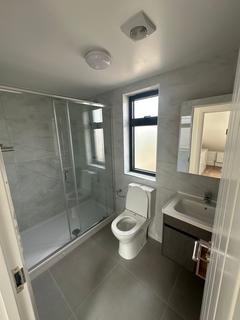 1 bedroom in a house share to rent, Pield Heath Road, Uxbridge UB8