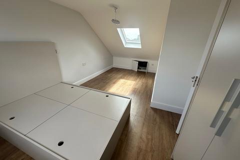 1 bedroom in a house share to rent, Pield Heath Road, Uxbridge UB8