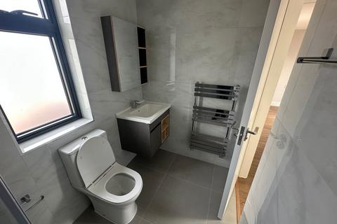 1 bedroom in a house share to rent, Pield Heath Road, Uxbridge UB8