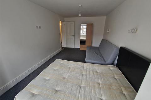 4 bedroom terraced house to rent, Gaytor Terrace, London