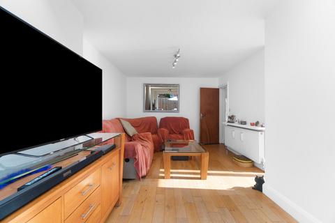 9 Brentside Close, London, W13 0BD