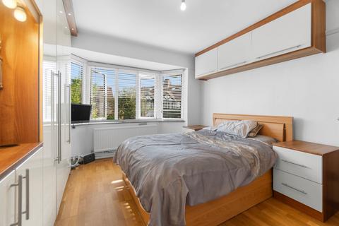 9 Brentside Close, London, W13 0BD