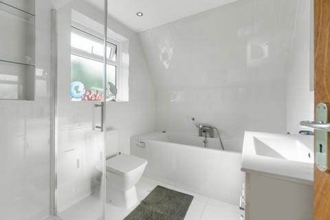 9 Brentside Close, London, W13 0BD