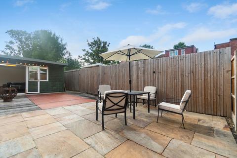 9 Brentside Close, London, W13 0BD