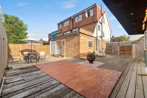 9 Brentside Close, London, W13 0BD