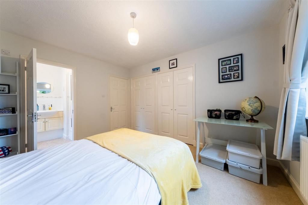 17 Woodham Close-035.jpg