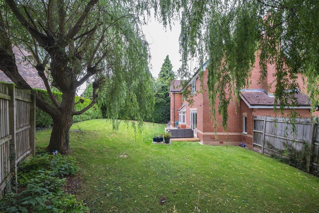 17 Woodham Close-050.jpg