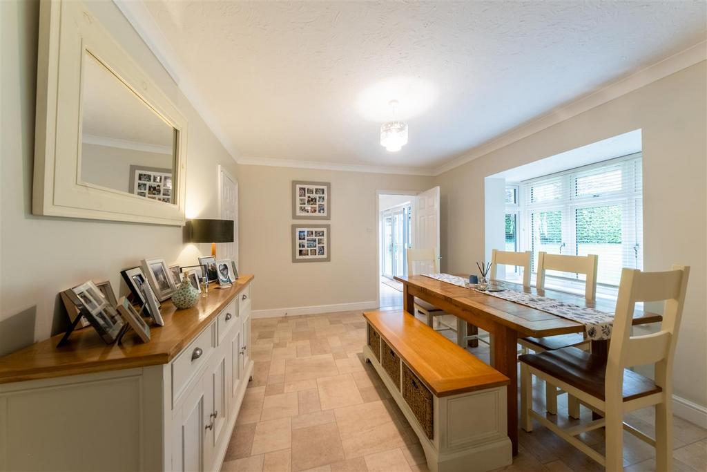 17 Woodham Close-010.jpg