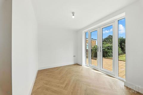 57 Ravensmead, Featherstone, Pontefract, WF7 5AQ