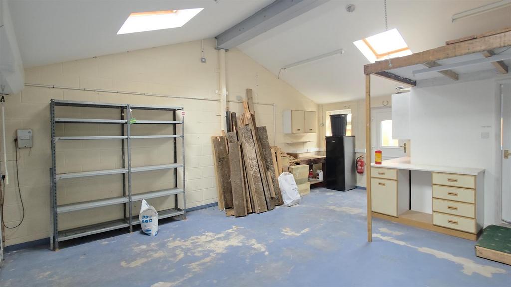 Double Garage/Workshop