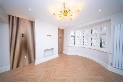 5 bedroom semi-detached house to rent, Roxborogh Avenue, Greater London TW7