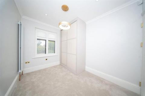 5 bedroom semi-detached house to rent, Roxborogh Avenue, Greater London TW7