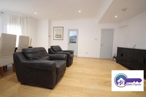 2 bedroom flat to rent, South Kensington, London SW7