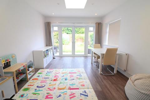 2 bedroom semi-detached house for sale, Luton LU2