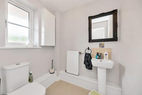 36 Binyon Way, Royston, SG8 5FS