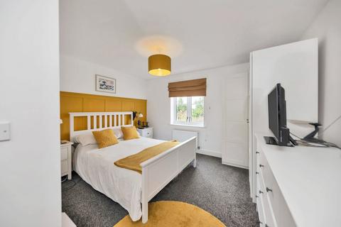 36 Binyon Way, Royston, SG8 5FS