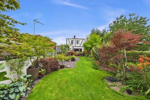 3 bedroom detached house for sale, Broadway, Yaxley, PE7