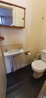 Studio to rent, Park Avenue, London NW2