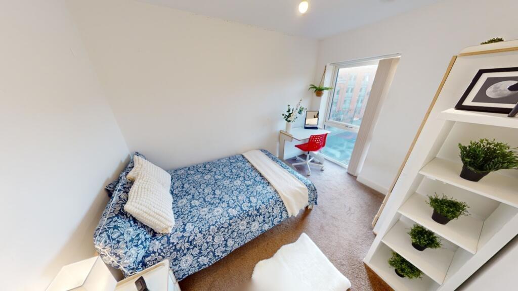 A neat and inviting single bedroom featuring a ...