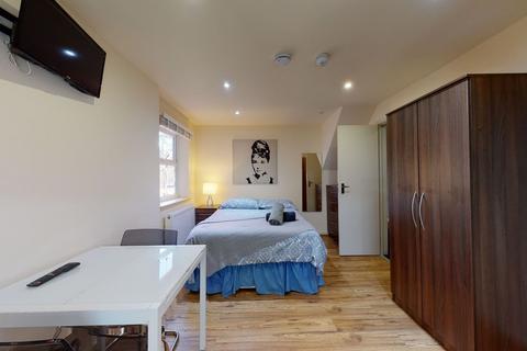 Studio to rent, Anson Road, London NW2