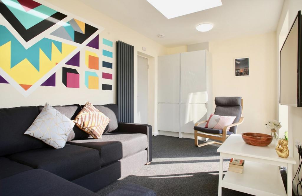 8 bedroom house to rent