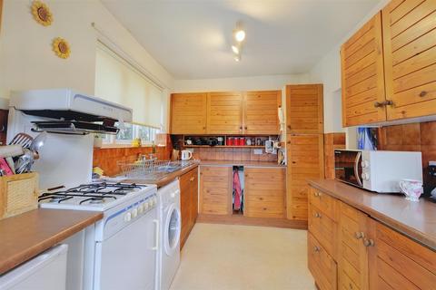 3 bedroom cottage for sale, High Road, Toton