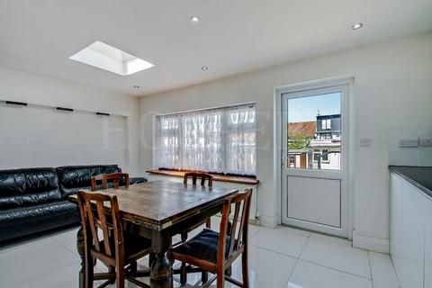 4 bedroom terraced house for sale, Tadworth Road, London, NW2