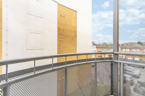 2 bedroom flat for sale, Trafalgar Gardens, Crawley RH10
