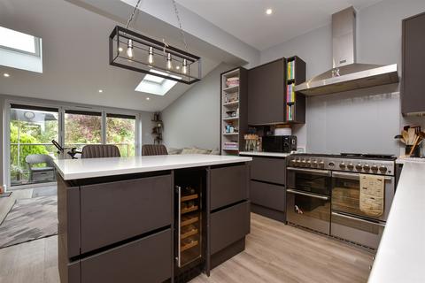 6 Clifton Avenue, Sutton, SM2 5PS