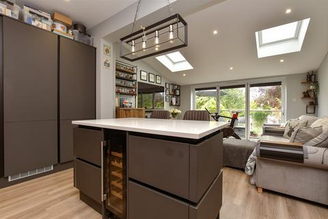 6 Clifton Avenue, Sutton, SM2 5PS