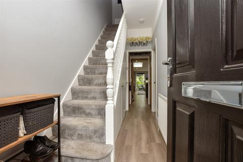 6 Clifton Avenue, Sutton, SM2 5PS