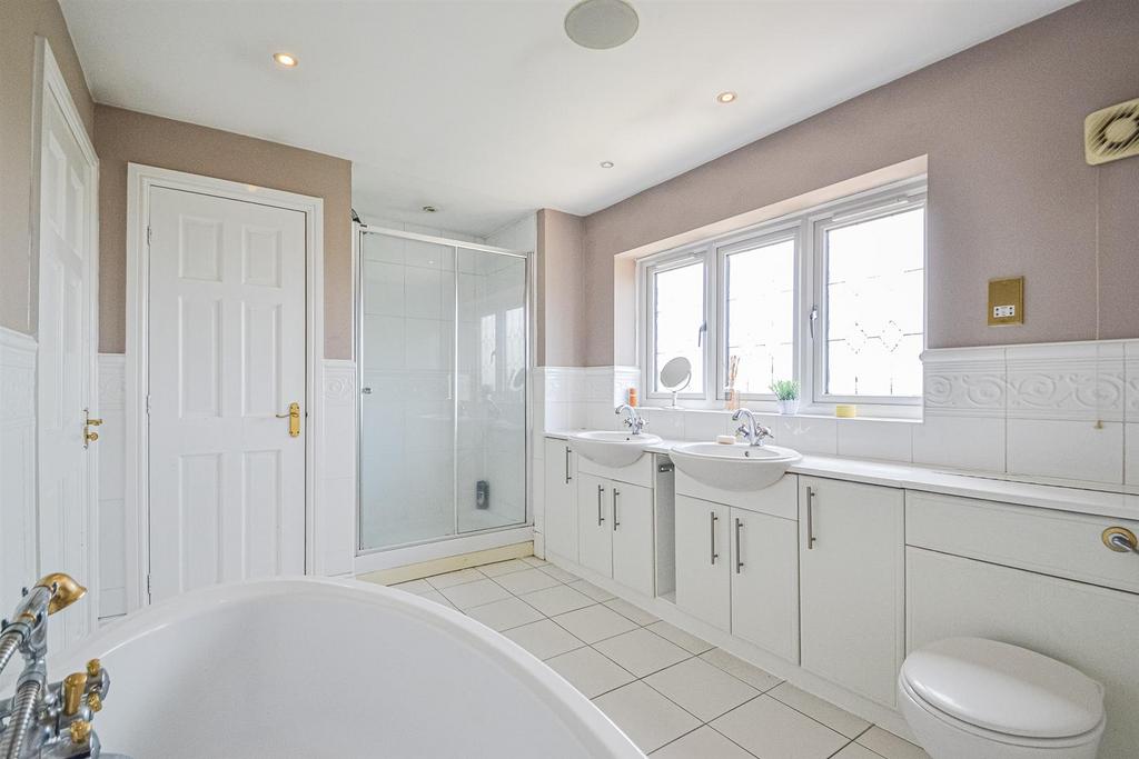 En-Suite Bathroom