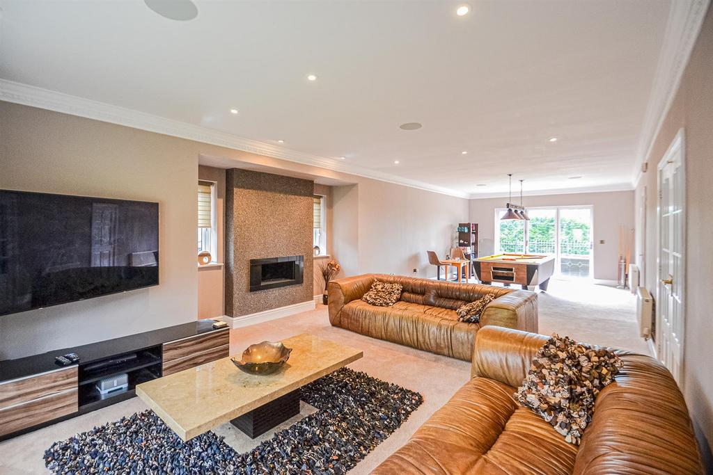 Lounge & Dining Room
