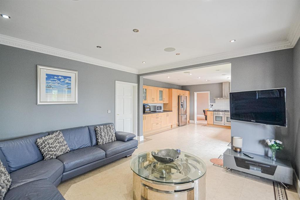 Family Room & Dining Kitchen View