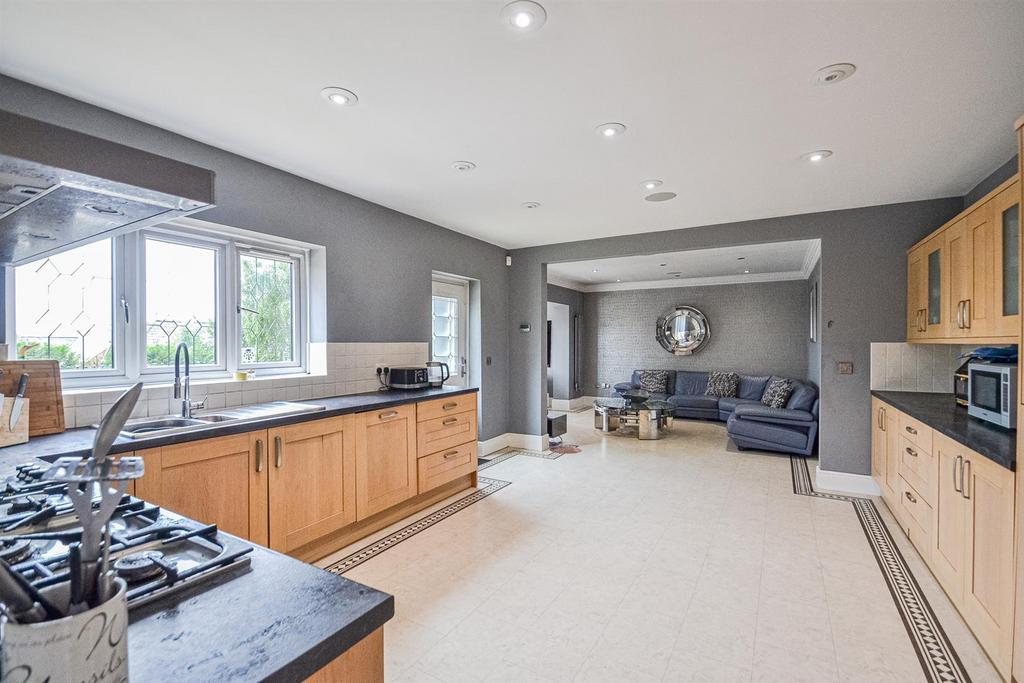 Dining Kitchen & Family Room