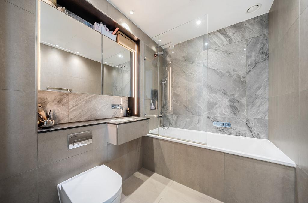 1330002 11 688279...